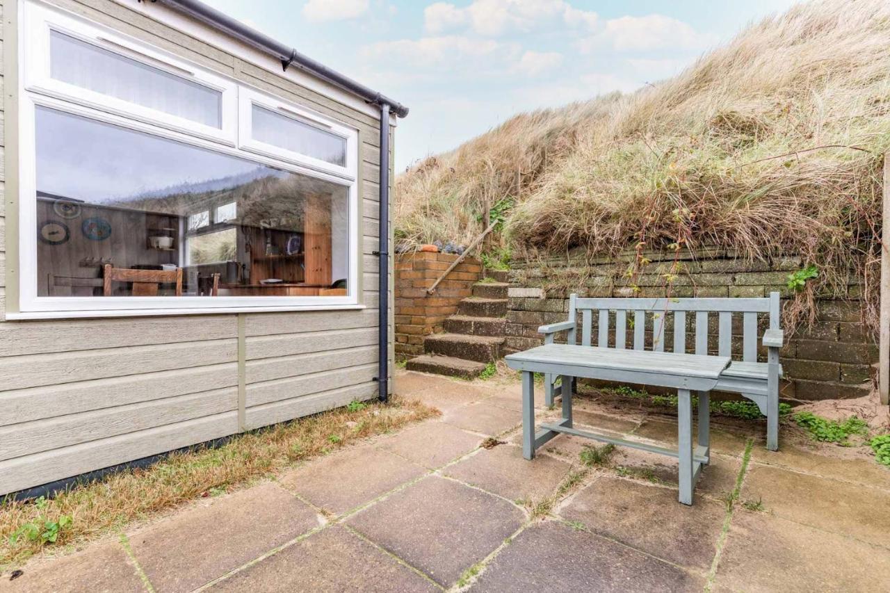 Host & - Wylaway Lessingham