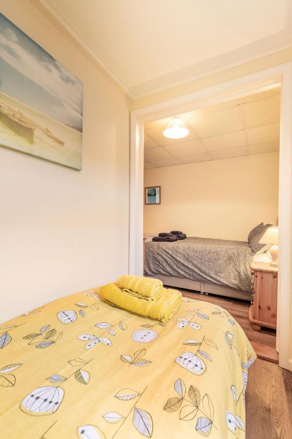 Host & - Wylaway * Lessingham