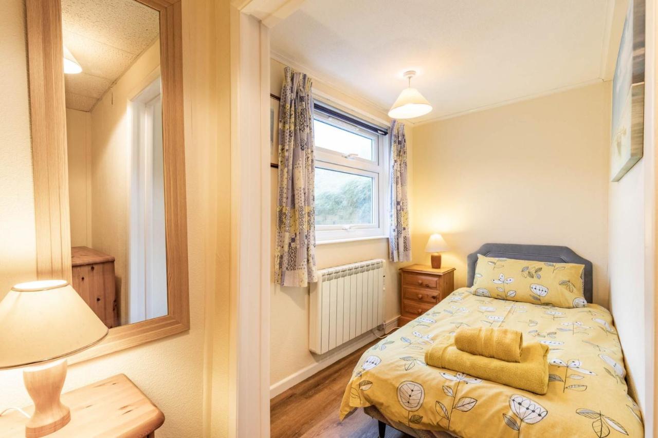 Host & - Wylaway * Lessingham